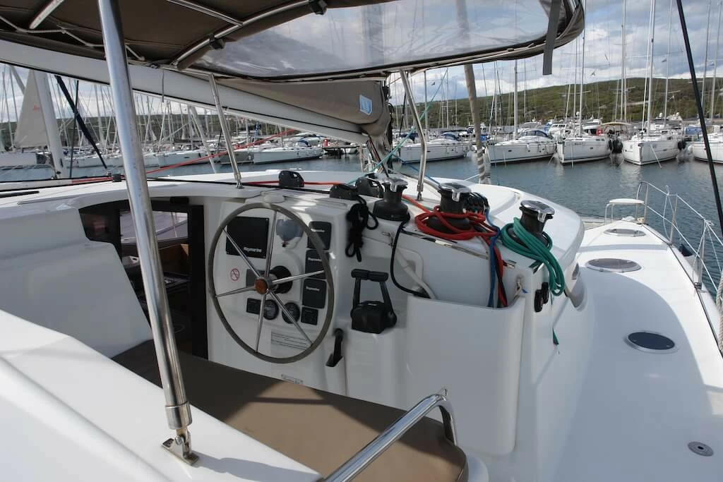 12米枫丹白露（Fountaine Pajot）Lipari41双体帆船价格