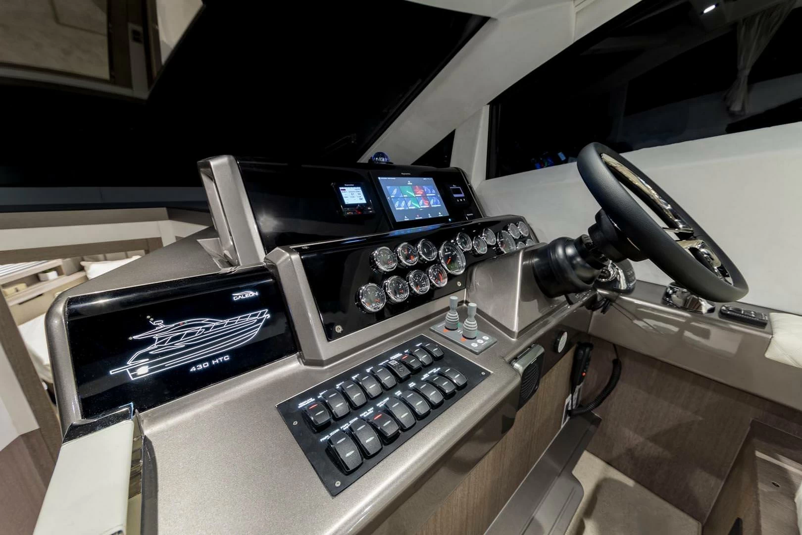 卡帝尔(Galeon)430HTC私人运动游艇中控