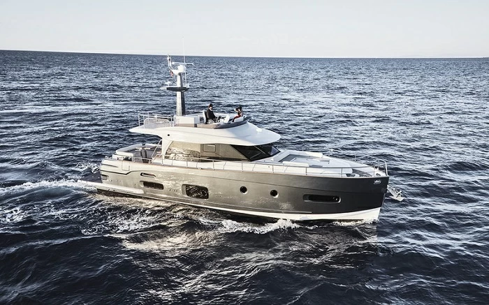 阿兹慕(Azimut)麦哲伦Magellano53飞桥游艇