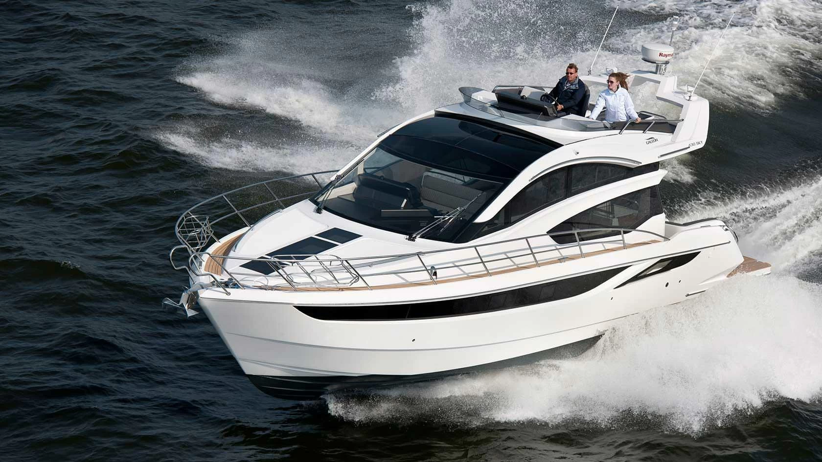13米卡帝尔（Galeon）430Skydeck运动飞桥游艇价格440万元
