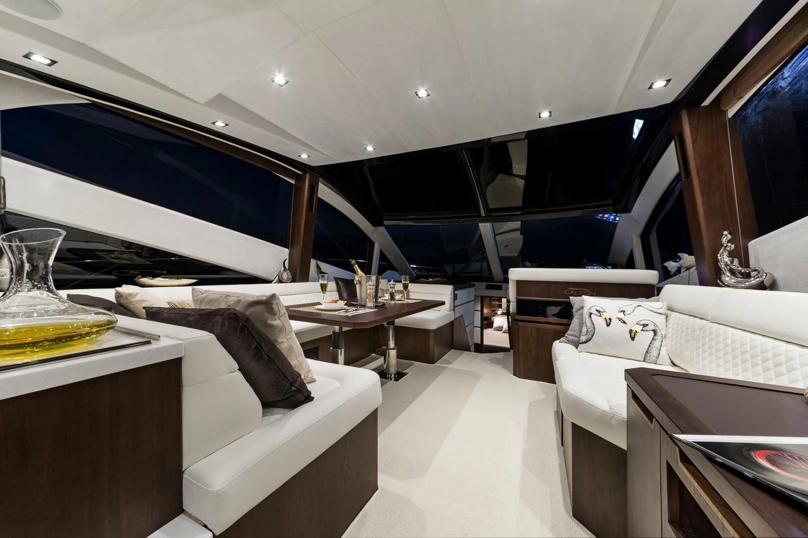 卡帝尔(Galeon)560Skydeck飞桥游艇沙龙