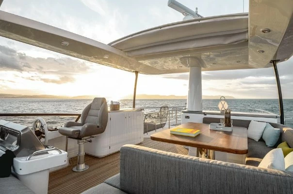 阿兹慕（Azimut）Magellano66二手游艇沙龙