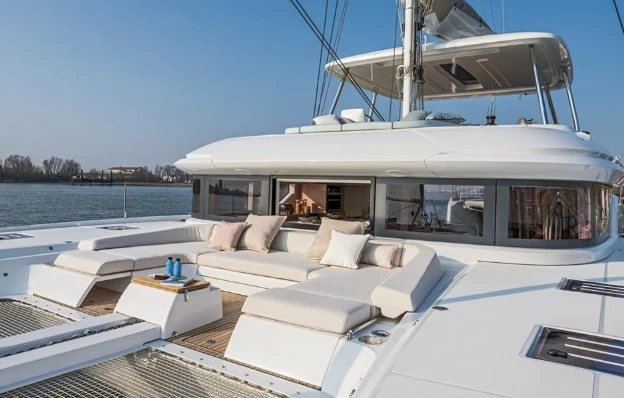 蓝高(Lagoon)55二手双体帆船前甲板