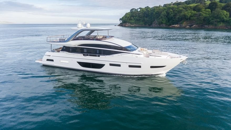 26米公主(Princess)Y85豪华飞桥游艇价格6400万元