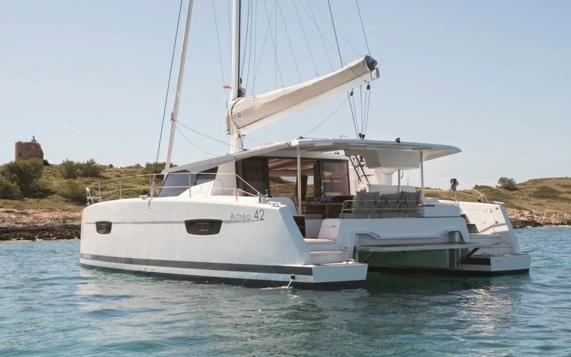 枫丹白露(Fountaine Pajot)Astrea42双体帆船