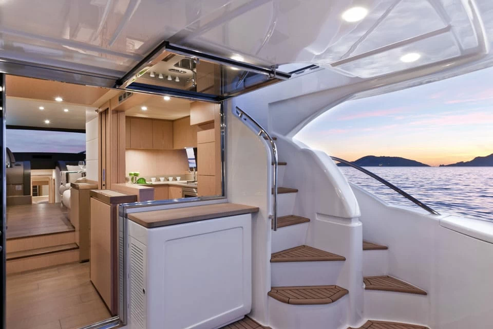 法拉帝（Ferretti）620飞桥游艇