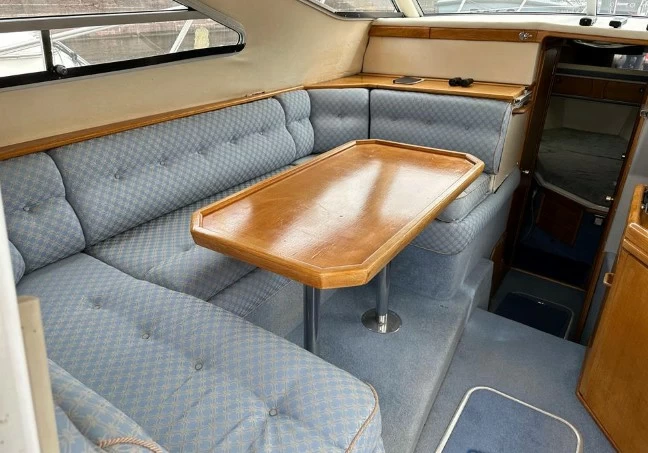 9米西莱(Sealine)310Statesman二手小型游艇驾驶舱沙龙