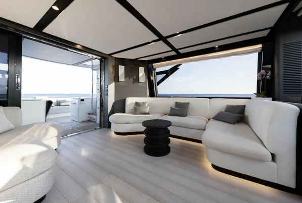 阿兹慕（Azimut）S8二手豪华运动游艇沙龙