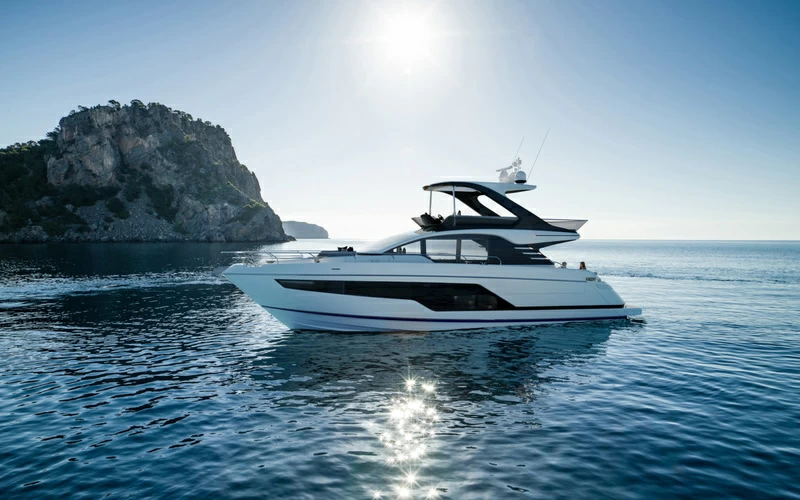 菲尔兰（Fairline）Squadron58飞桥游艇