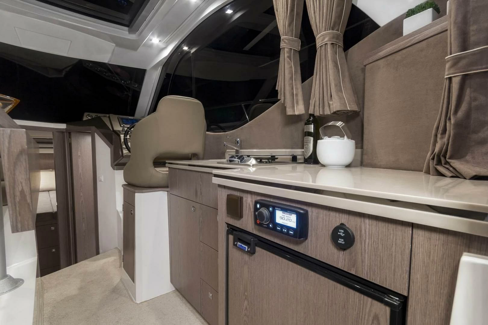 卡帝尔（Galeon）310HTC小型运动游艇厨房