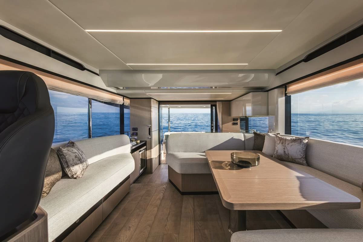 雅舶仕（Absolute）Navetta48飞桥游艇沙龙