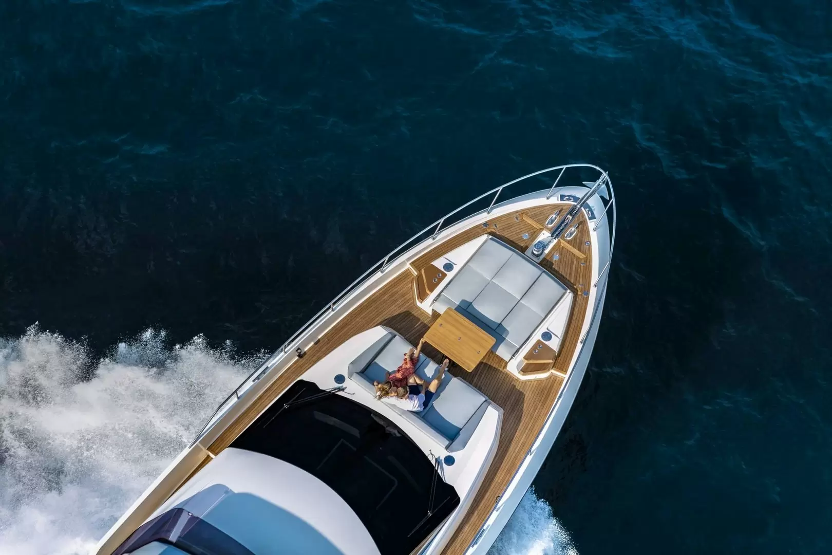 法拉帝(Ferretti)720豪华飞桥游艇