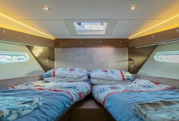 博纳多（Beneteau）GT46二手运动游艇卧室