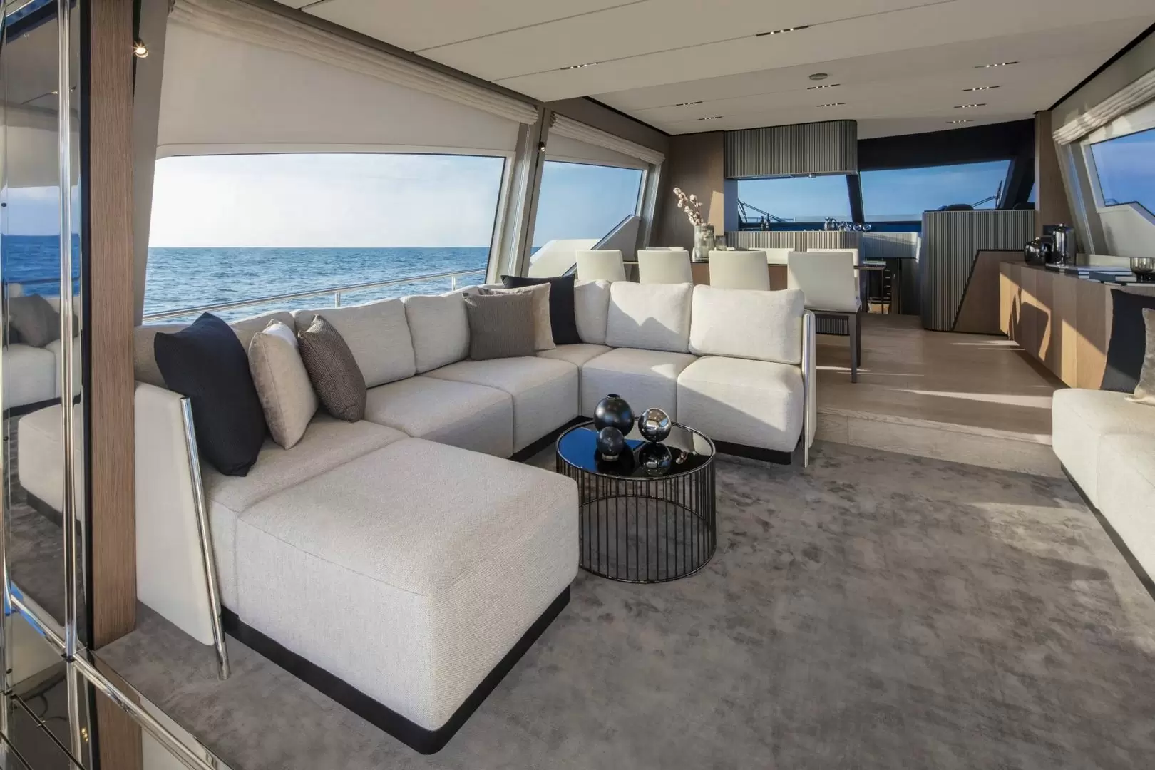 法拉帝(Ferretti)720豪华飞桥游艇沙龙
