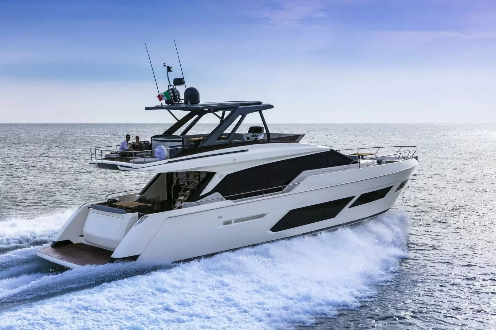 法拉帝(Ferretti)720豪华飞桥游艇