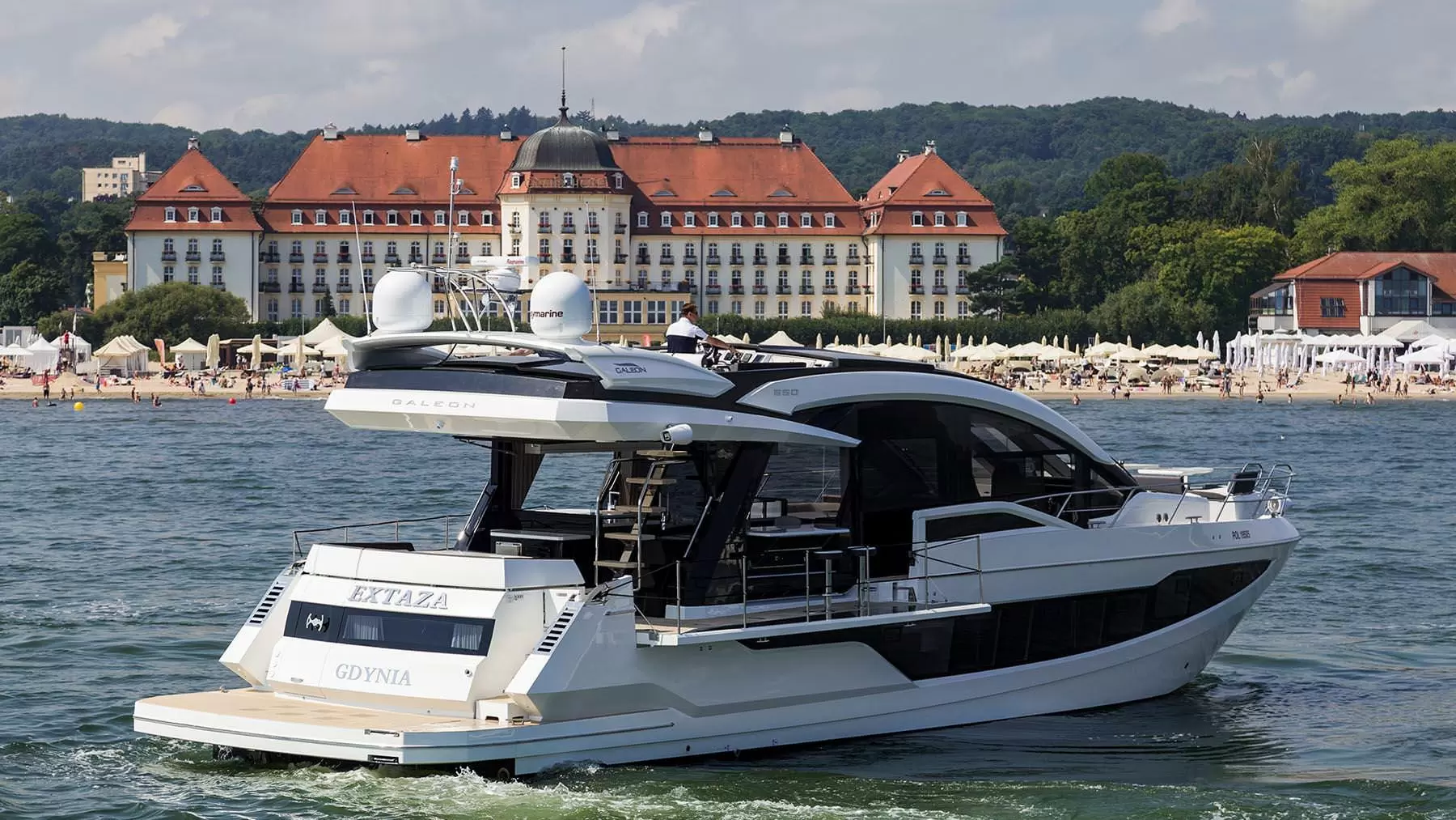 卡帝尔（Galeon）650Skydeck运动飞桥游艇