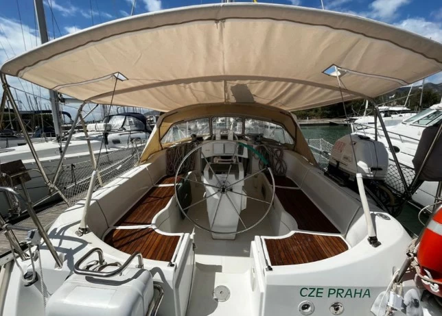 博纳多(Beneteau)遨享仕351二手帆船