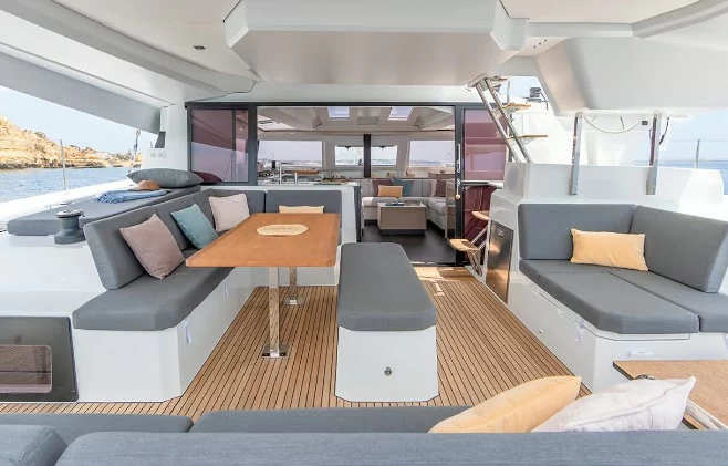 13米枫丹白露（Fountaine Pajot）Elba45双体帆船船艉甲板