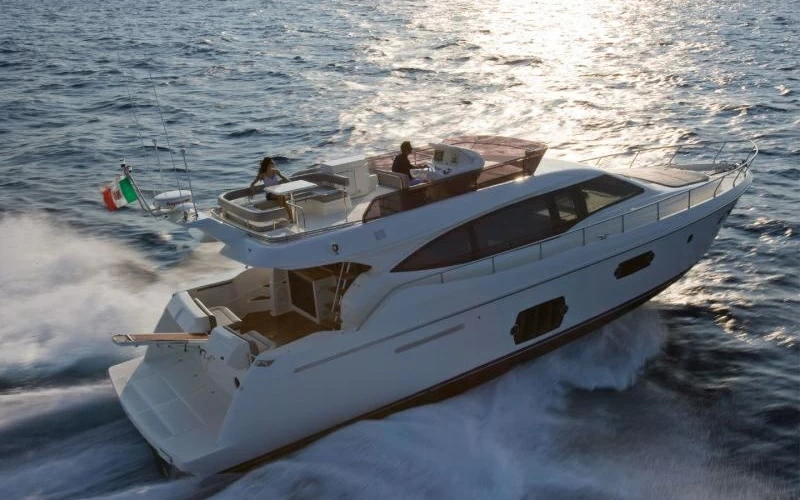 法拉帝（Ferretti）570私人飞桥游艇
