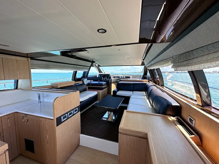 法拉帝（Ferretti）570私人飞桥游艇沙龙
