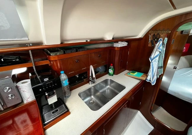 博纳多(Beneteau)遨享仕351二手帆船厨房