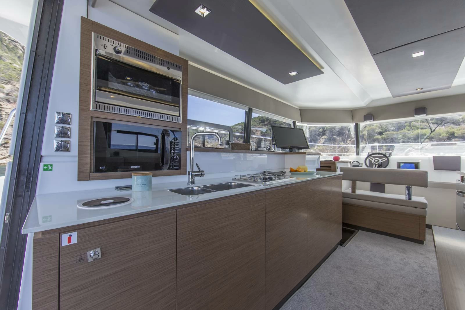 枫丹白露(Fountaine Pajot)MY37双体飞桥游艇厨房