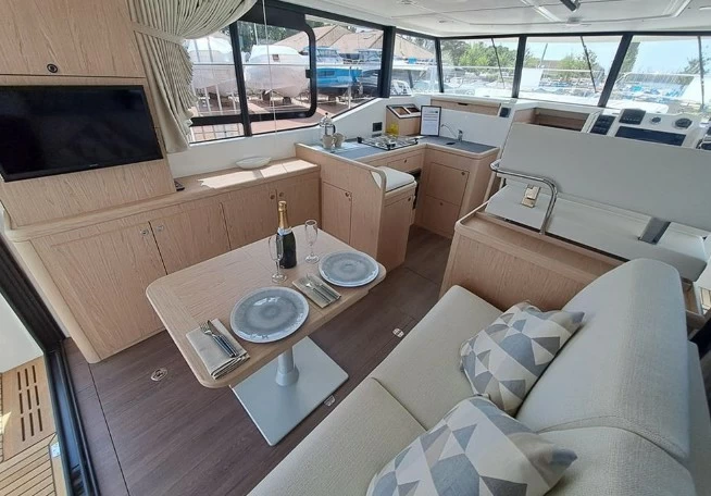 博纳多(Beneteau)思乐35二手游艇沙龙