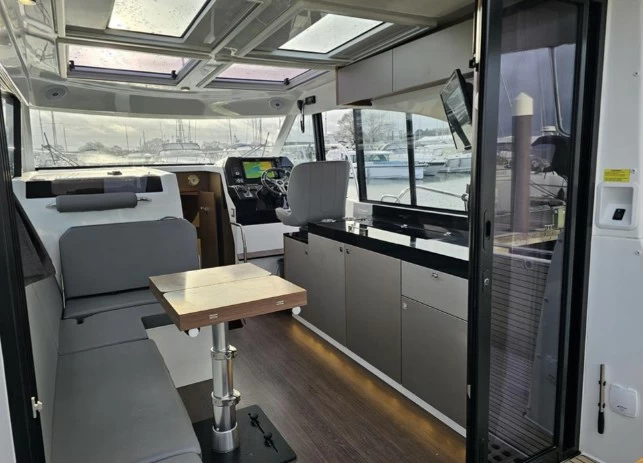 博纳多(Beneteau)安海仕11二手运动游艇