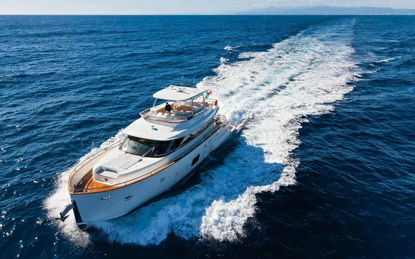 阿兹慕（Azimut）Magellano76豪华飞桥游艇