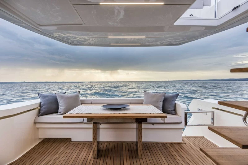 法拉帝（Ferretti）450私人飞桥游艇