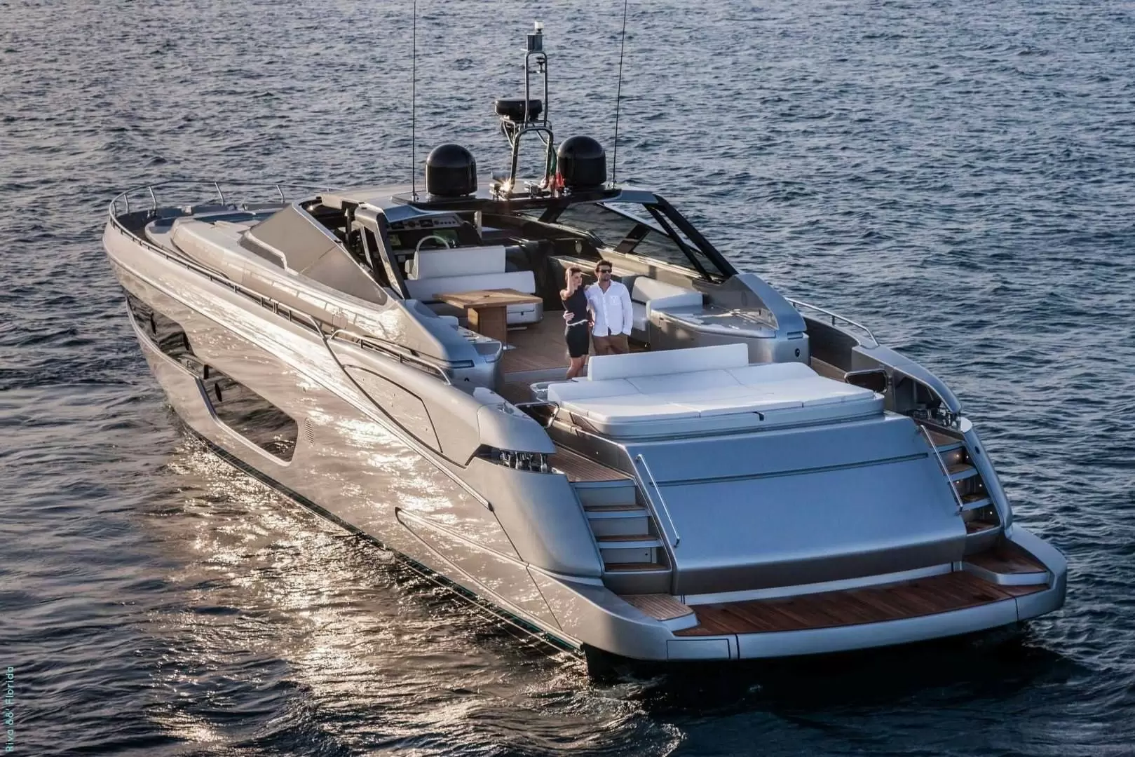26米丽娃(Riva)88Florida运动游艇6600万元