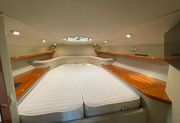 15米圣汐克（Sunseeker）Superhawk48二手运动游艇客舱