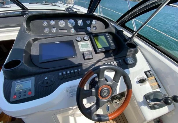 16米圣汐克(Sunseeker)Camargue50二手游艇驾驶区