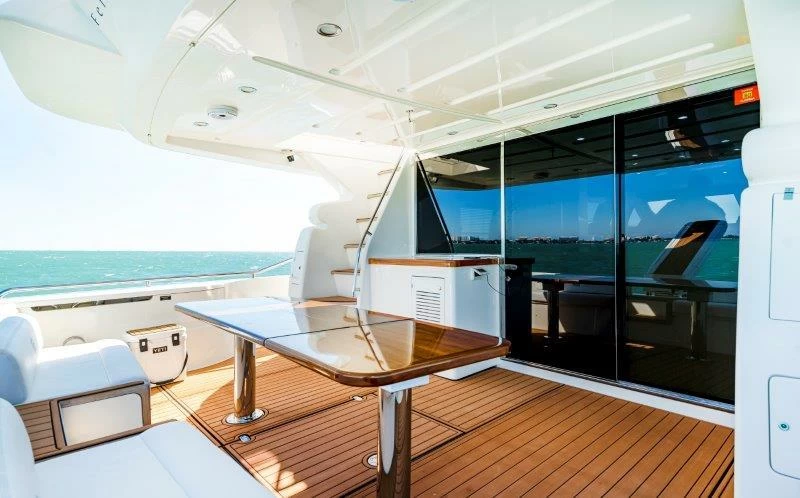 法拉帝(Ferretti)660豪华飞桥游艇