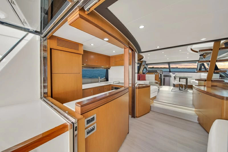 法拉帝(Ferretti)660豪华飞桥游艇