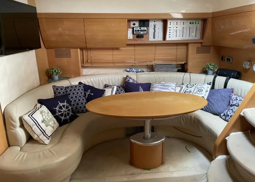 阿兹慕(Azimut)Atlantis47HT二手游艇沙龙