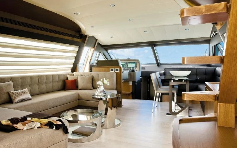 法拉帝(Ferretti)660豪华飞桥游艇沙龙