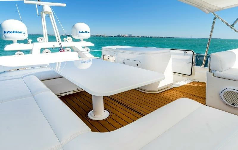 法拉帝(Ferretti)660豪华飞桥游艇