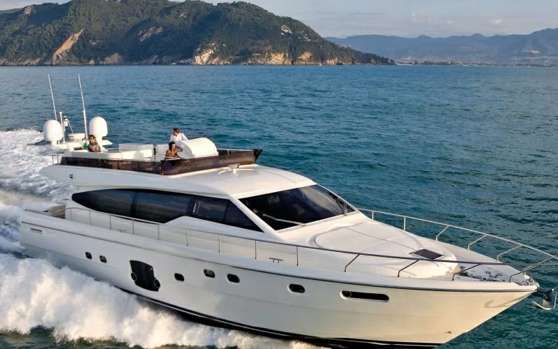 法拉帝(Ferretti)660豪华飞桥游艇