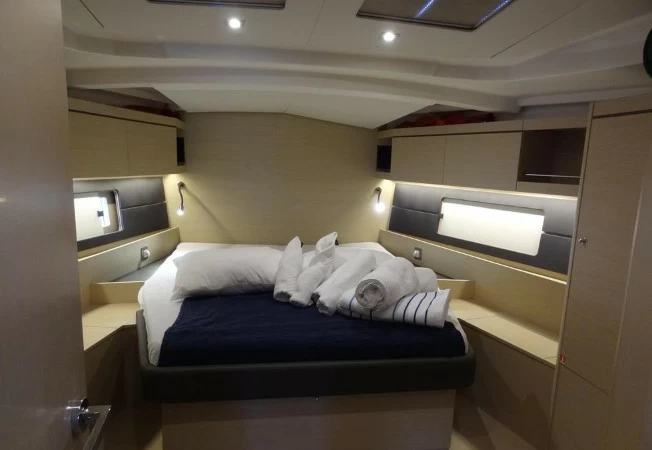 博纳多（Beneteau）遨享仕46.1二手帆船卧室
