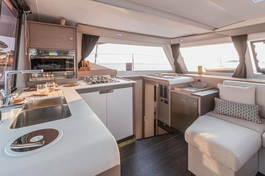枫丹白露(Fountaine Pajot)Isla40双体帆船厨房