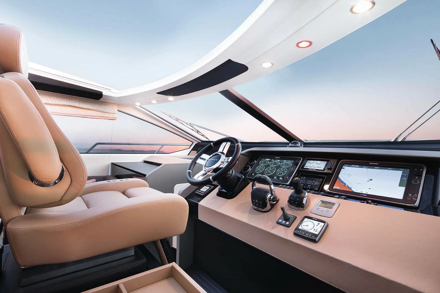 阿兹慕（Azimut）77S豪华运动游艇中控