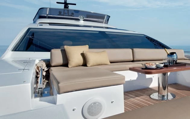 阿兹慕（Azimut）77S豪华运动游艇