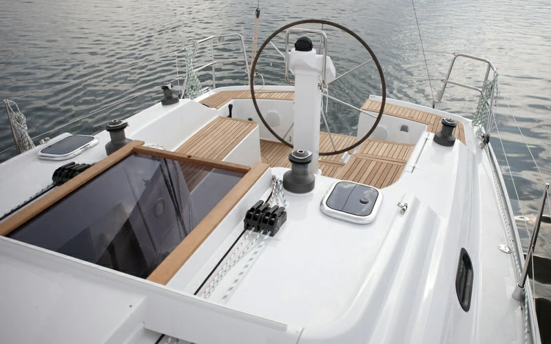 汉斯(Hanse)325单体帆船
