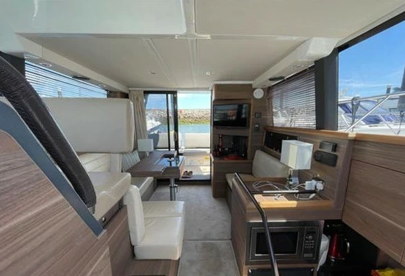 西莱（Sealine）F380二手飞桥游艇沙龙