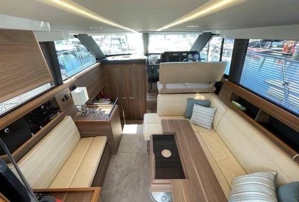 西莱（Sealine）F380二手飞桥游艇沙龙