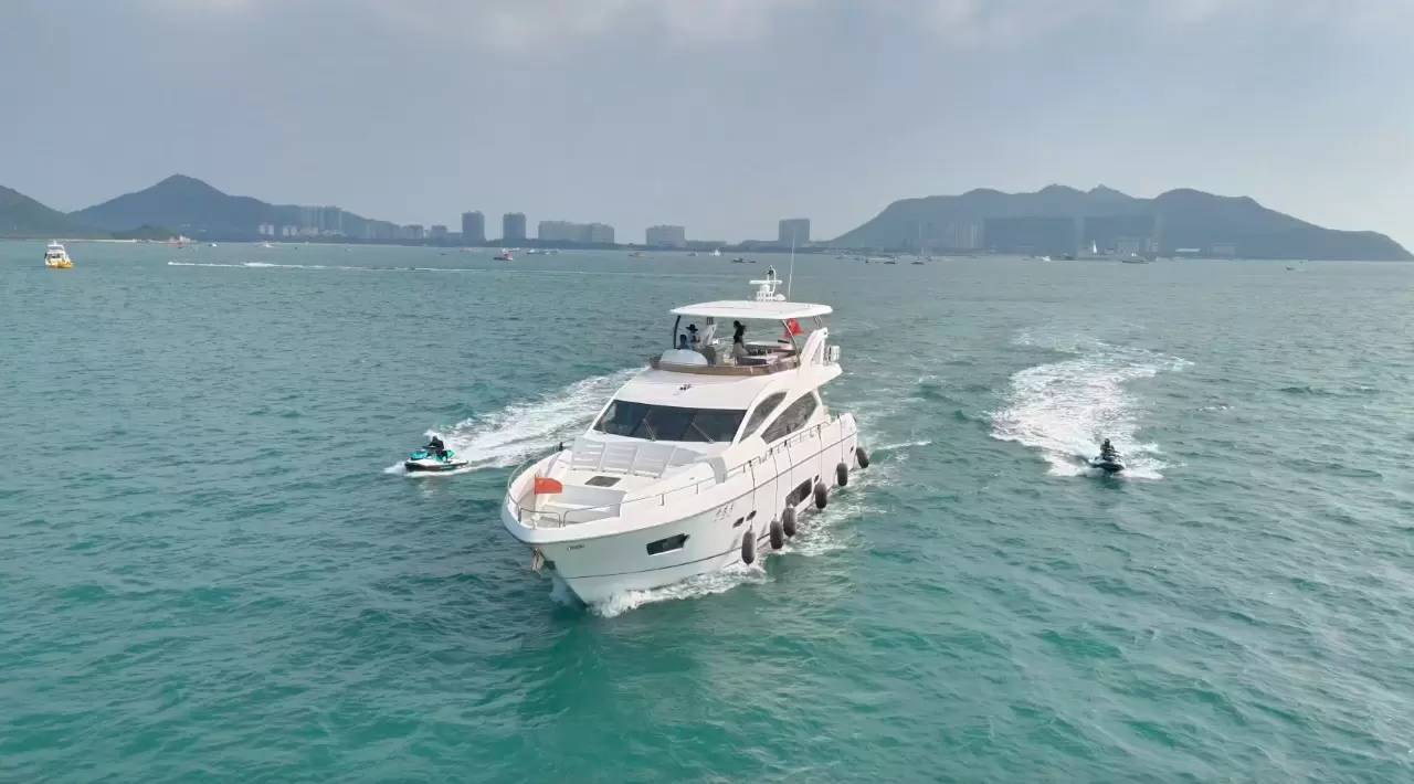 圣汐克（Sunseeker）73飞桥游艇