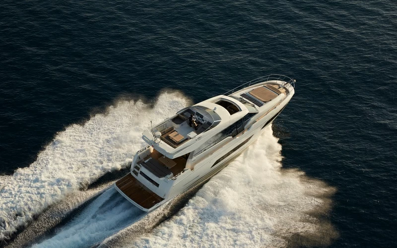 沛海驰680S：21米豪华运动游艇，售价1700万震撼登场
