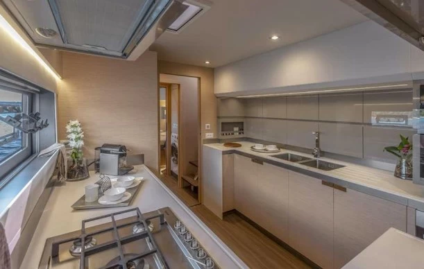枫丹白露（Fountaine Pajot）Alegria67二手双体帆船厨房