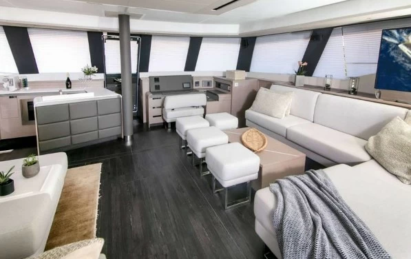 枫丹白露（Fountaine Pajot）Alegria67二手双体帆船沙龙